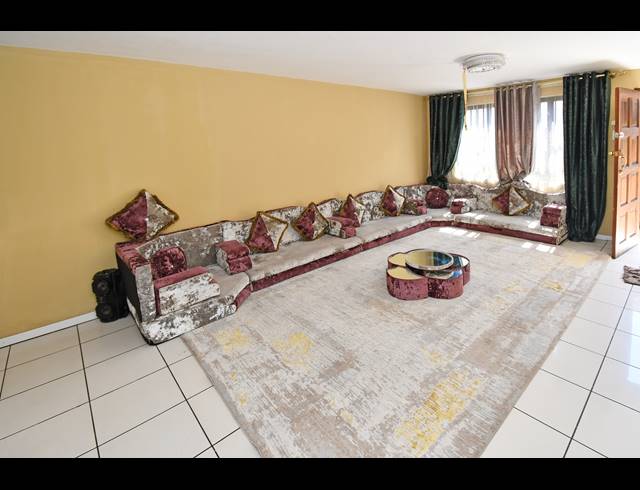 9 BEDROOM HOUSE FOR SALE IN MAYFAIR